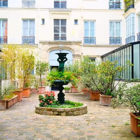 Lighting At 30 Meters From The Place Des Vosges Appartamento