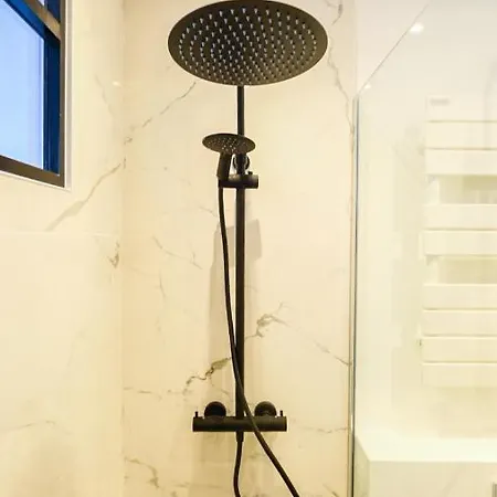 Apartment Lighting At 30 Meters From The Place Des Vosges